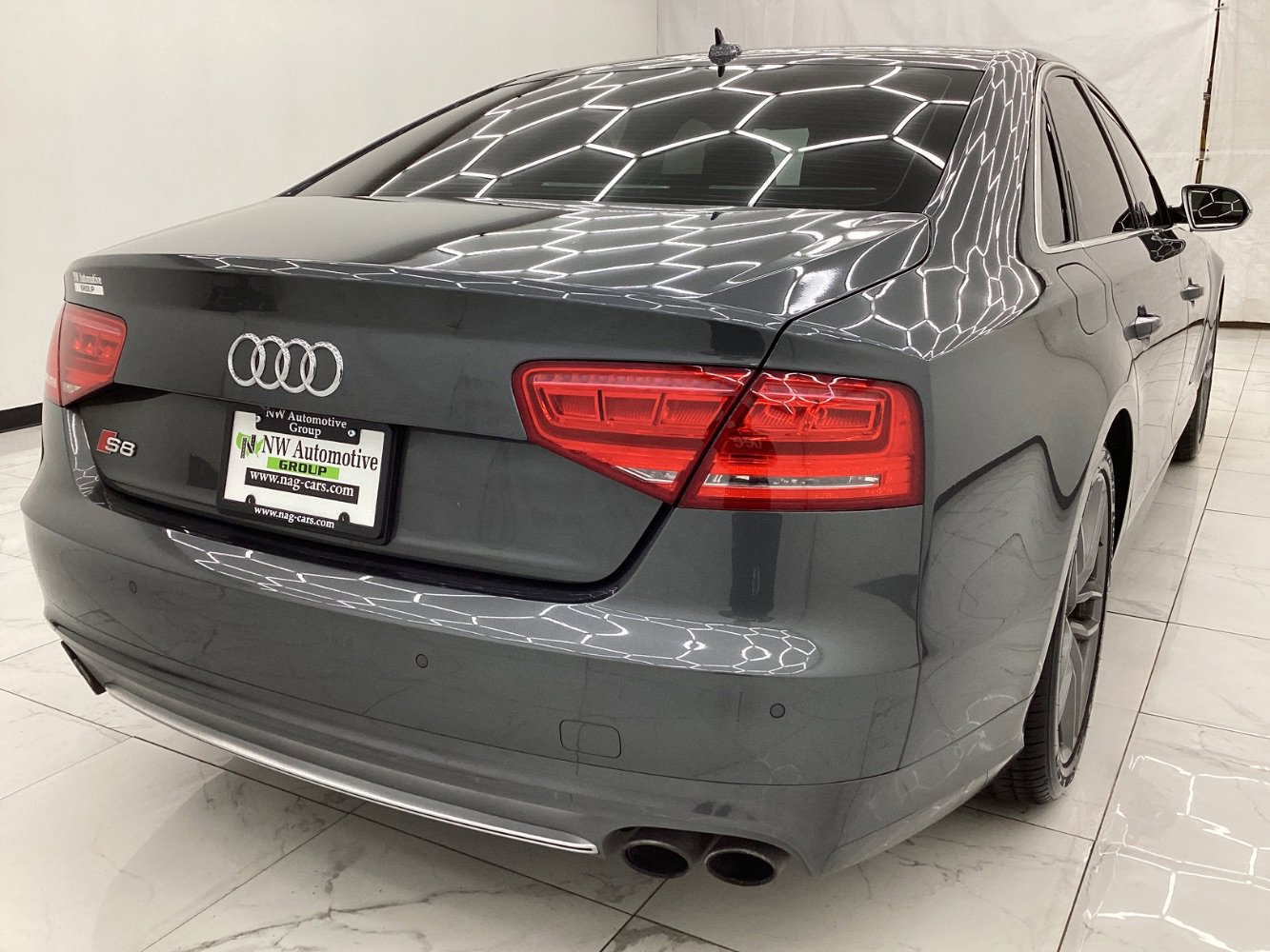 Used 2013 Audi S8 image 9