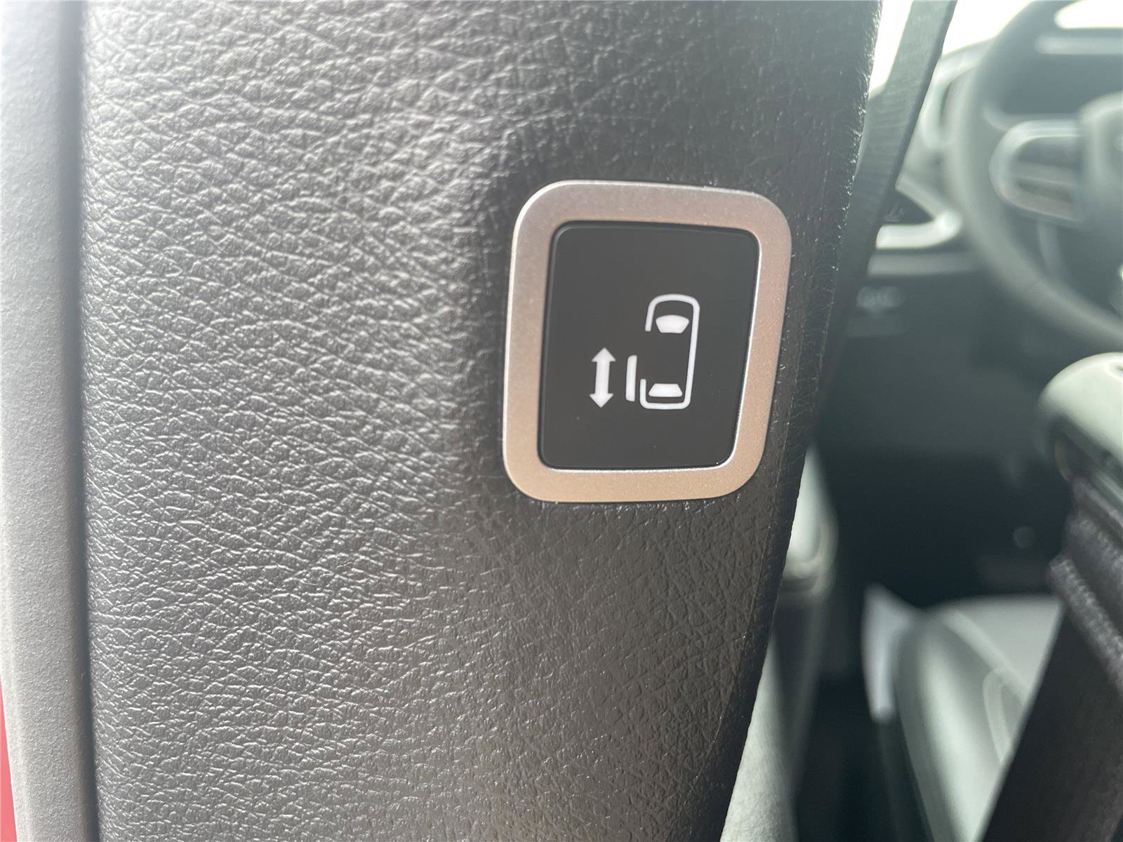 Used 2025 Chrysler Pacifica Select FWD image 31