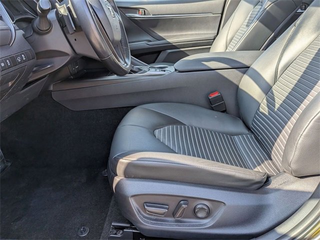 Used 2024 Toyota Camry SE image 12