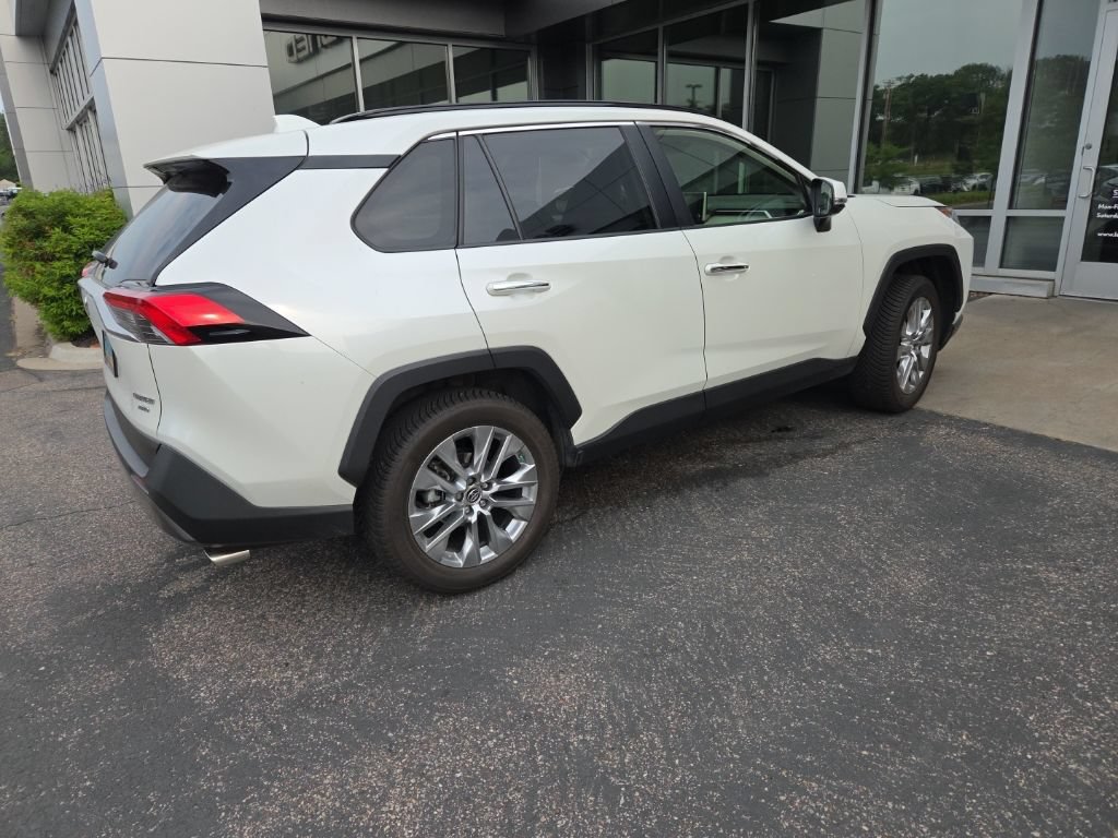 Used 2019 Toyota RAV4 Limited w/ Advanced Technology Package AWD/4WD image 18