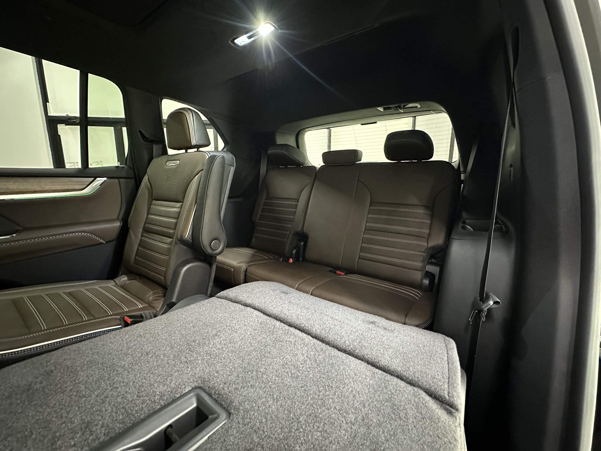 New 2027 GMC Acadia Denali Ultimate w/ LPO, Floor Liner Package AWD/4WD image 17