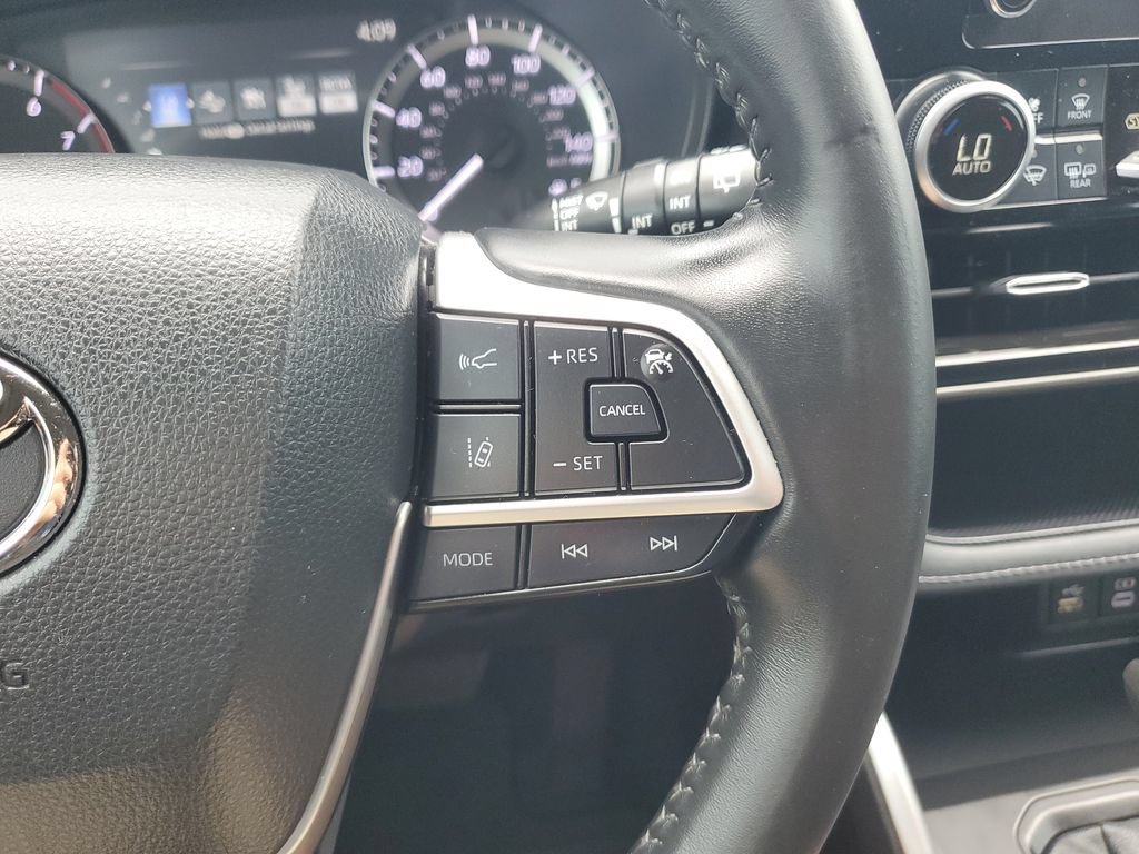 Used 2023 Toyota Highlander LE FWD image 21