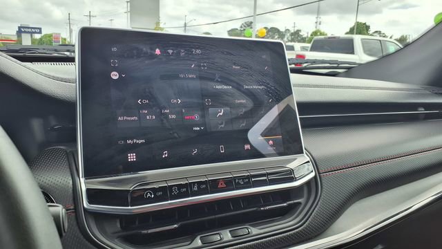 Used 2025 Jeep Compass Trailhawk image 23