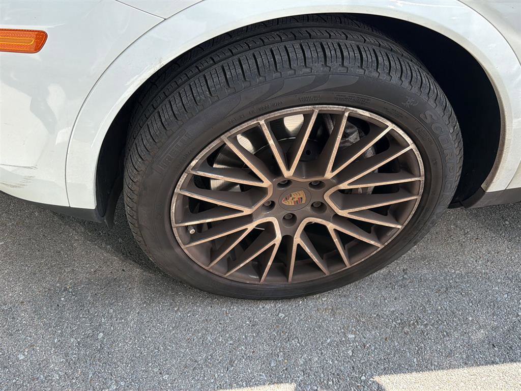 Used 2021 Porsche Cayenne AWD/4WD image 4