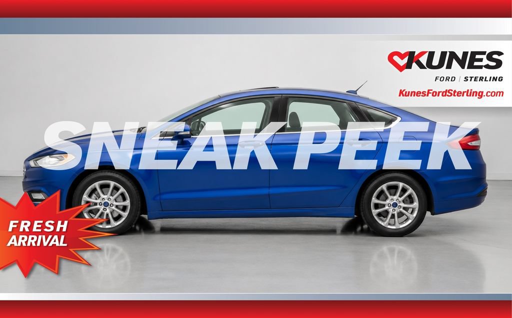 Used 2017 Ford Fusion SE w/ Fusion SE Technology Package FWD image 1