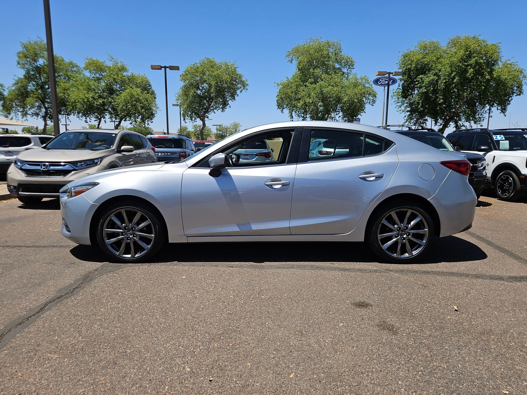 Used 2018 MAZDA MAZDA3 Touring FWD image 9