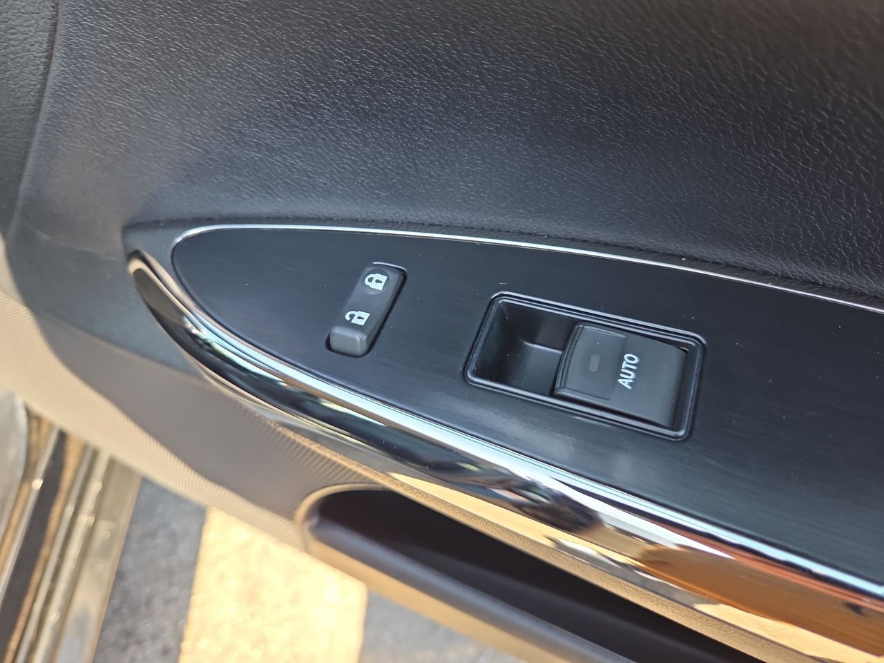 Used 2018 Toyota Avalon XLE FWD image 21
