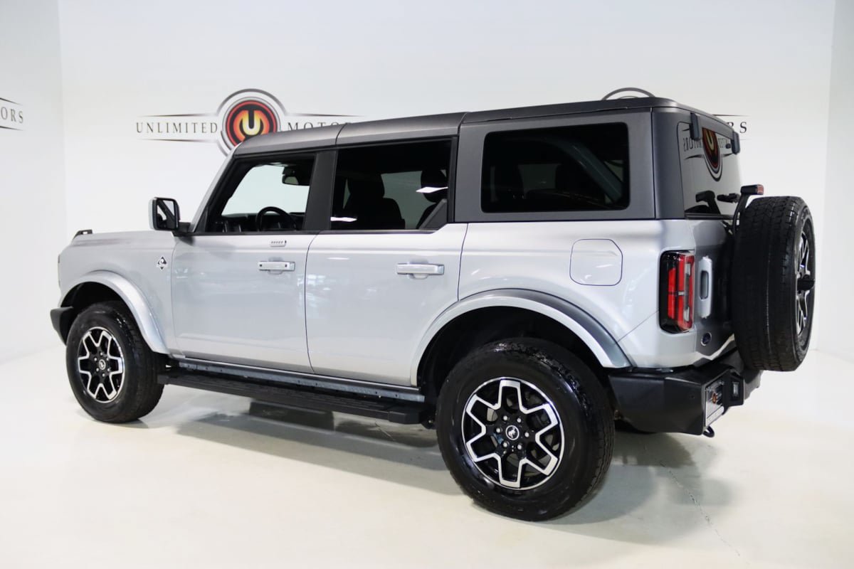 Used 2023 Ford Bronco Outer Banks AWD/4WD image 3