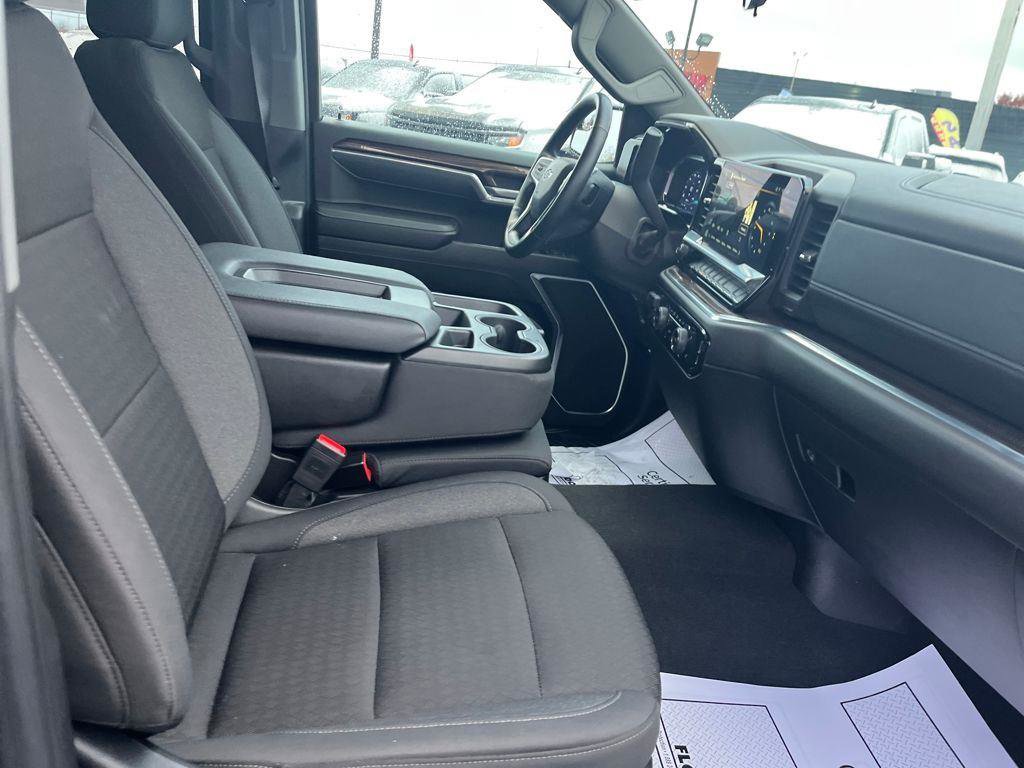 Used 2025 Chevrolet Silverado 1500 RST AWD/4WD image 27