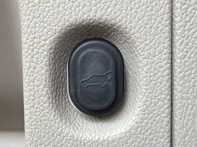 Used 2015 Cadillac Escalade ESV Luxury RWD image 19