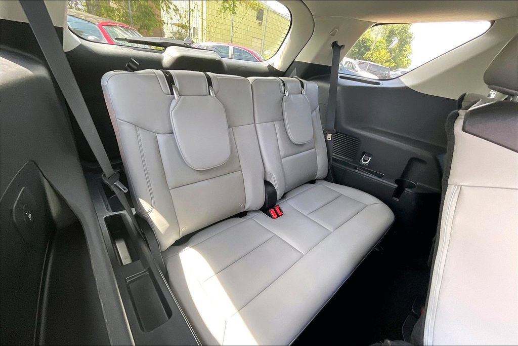 Used 2025 Ford Explorer Active w/ Active Comfort Package RWD image 27