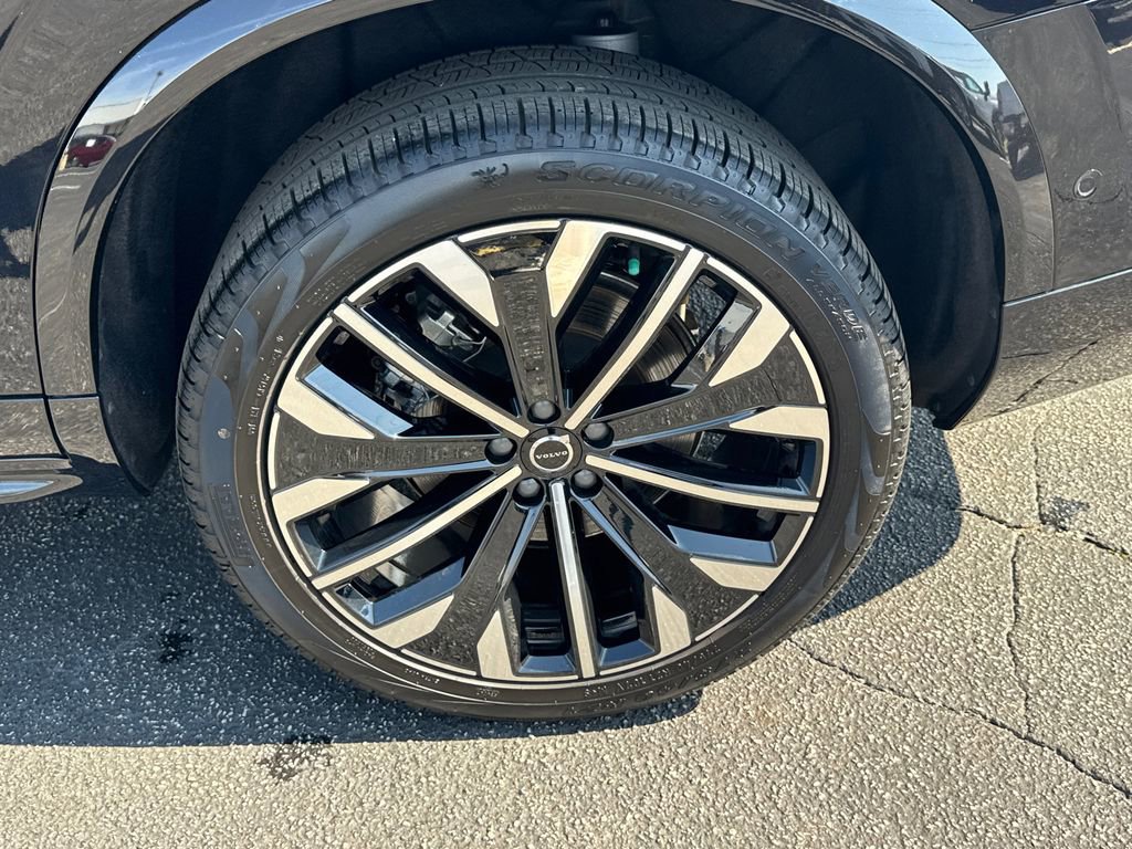 Used 2025 Volvo XC90 B6 Ultra w/ Lounge Package image 21