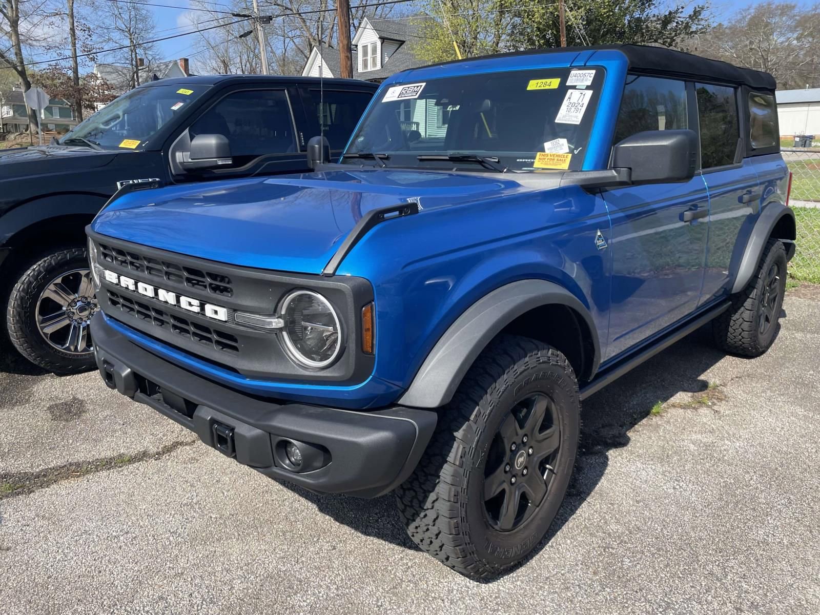 Certified 2024 Ford Bronco Black Diamond image 3