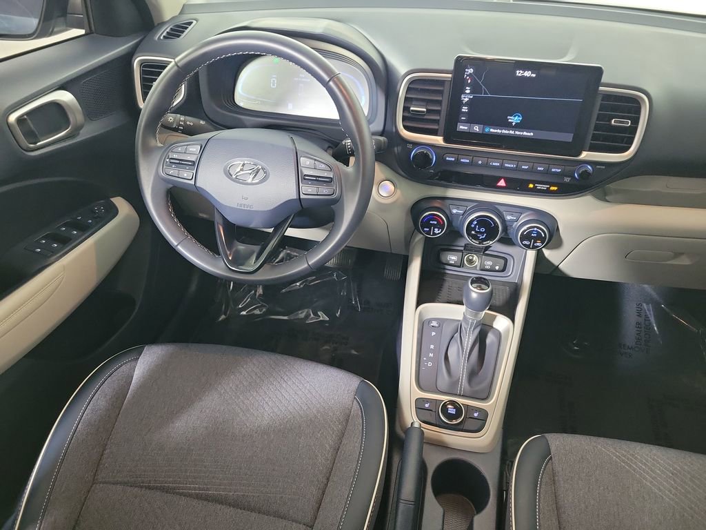 Used 2024 Hyundai Venue Limited FWD image 28