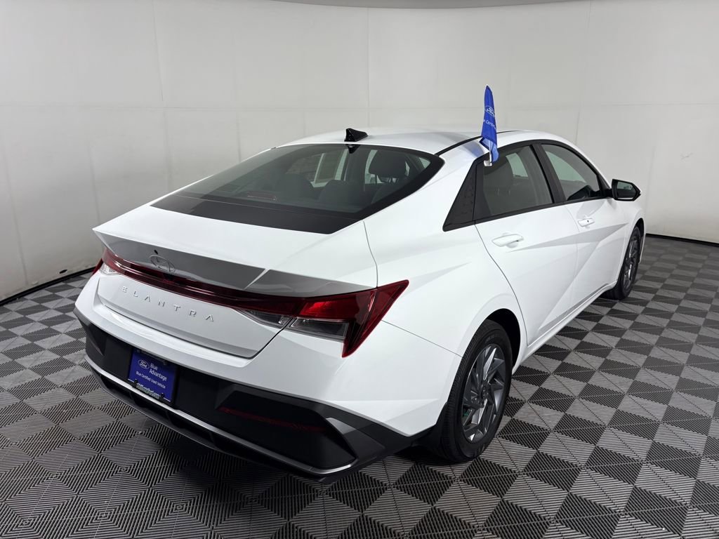 Used 2024 Hyundai Elantra SEL image 7