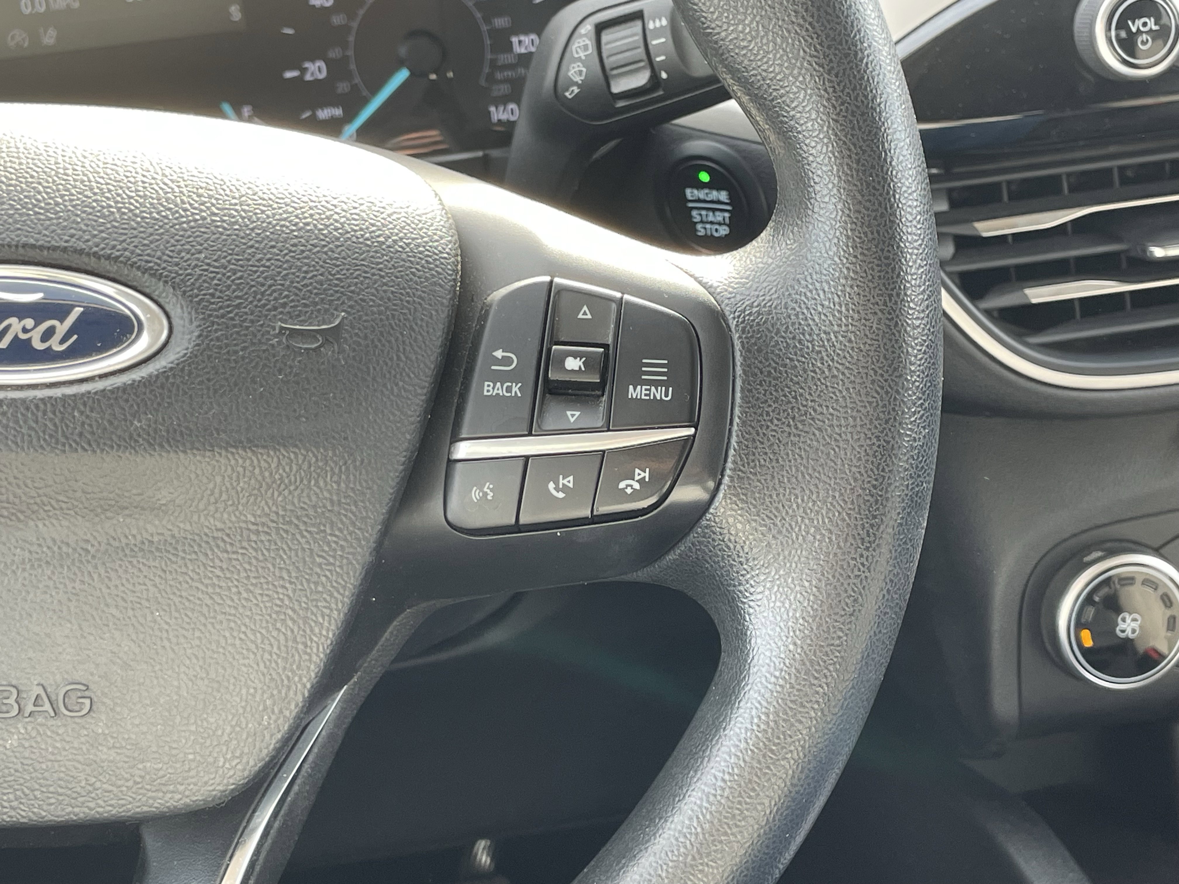 Used 2020 Ford Escape SE image 19
