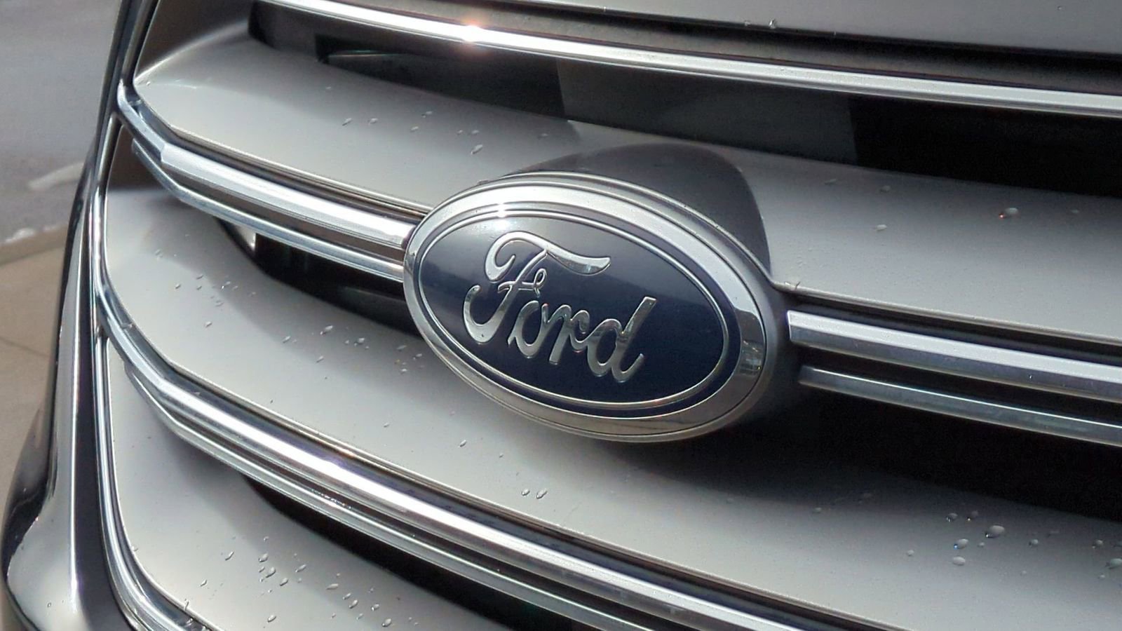 Used 2018 Ford Edge Titanium image 12