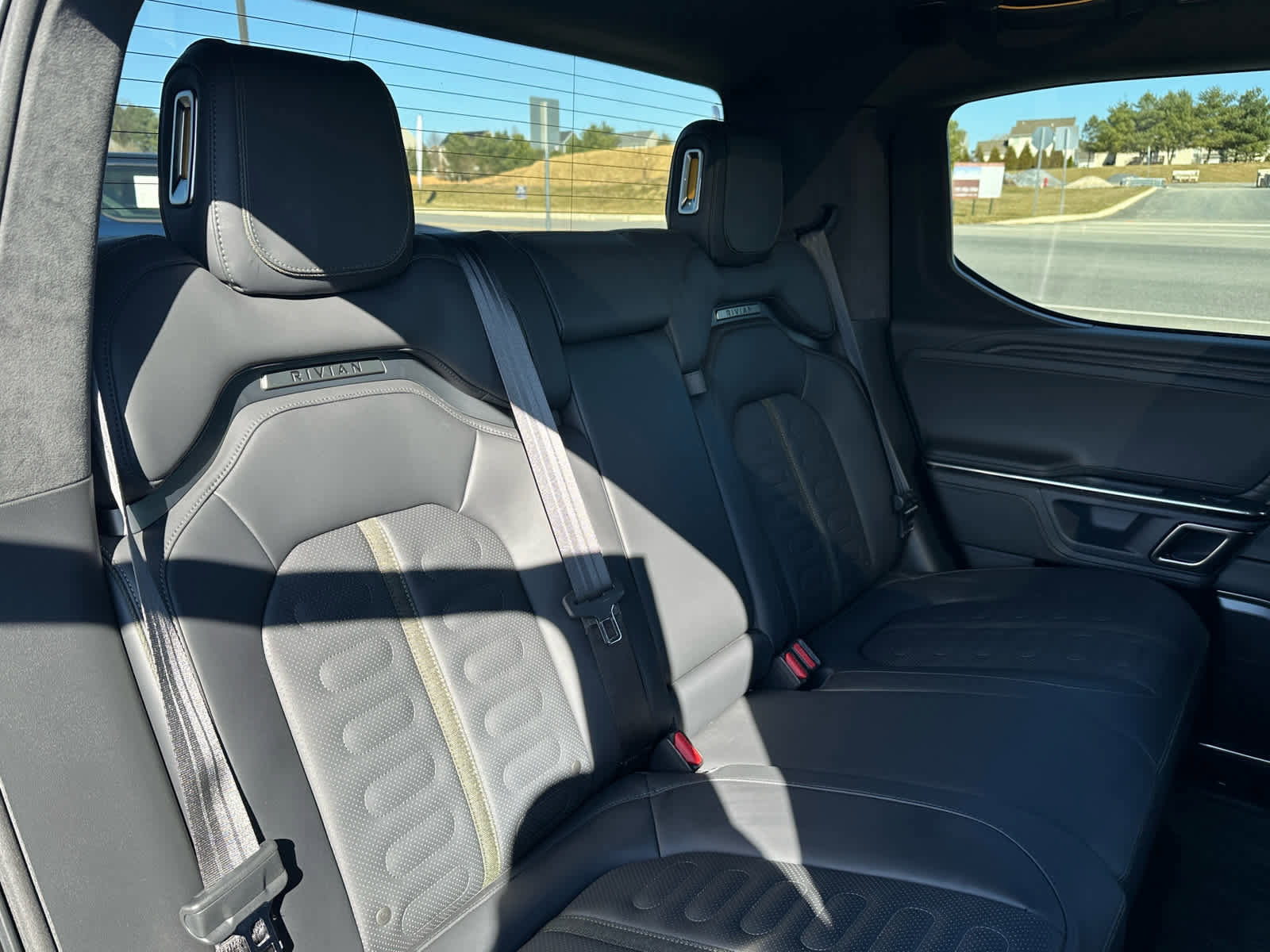 Used 2023 Rivian R1T Adventure image 22