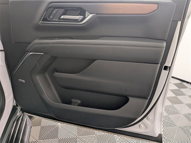 Certified 2025 GMC Yukon Denali image 36