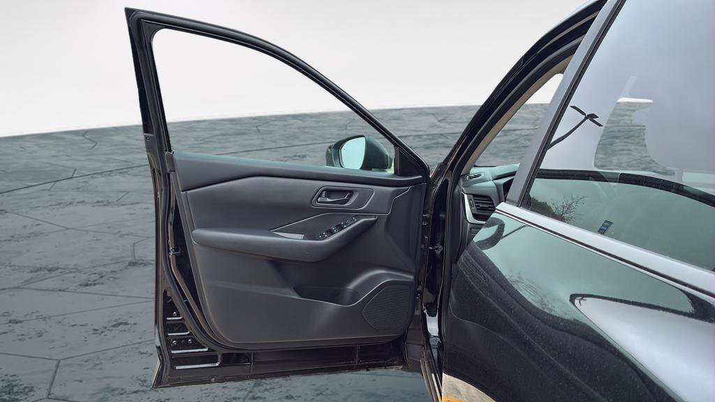 Used 2024 Nissan Rogue S image 11