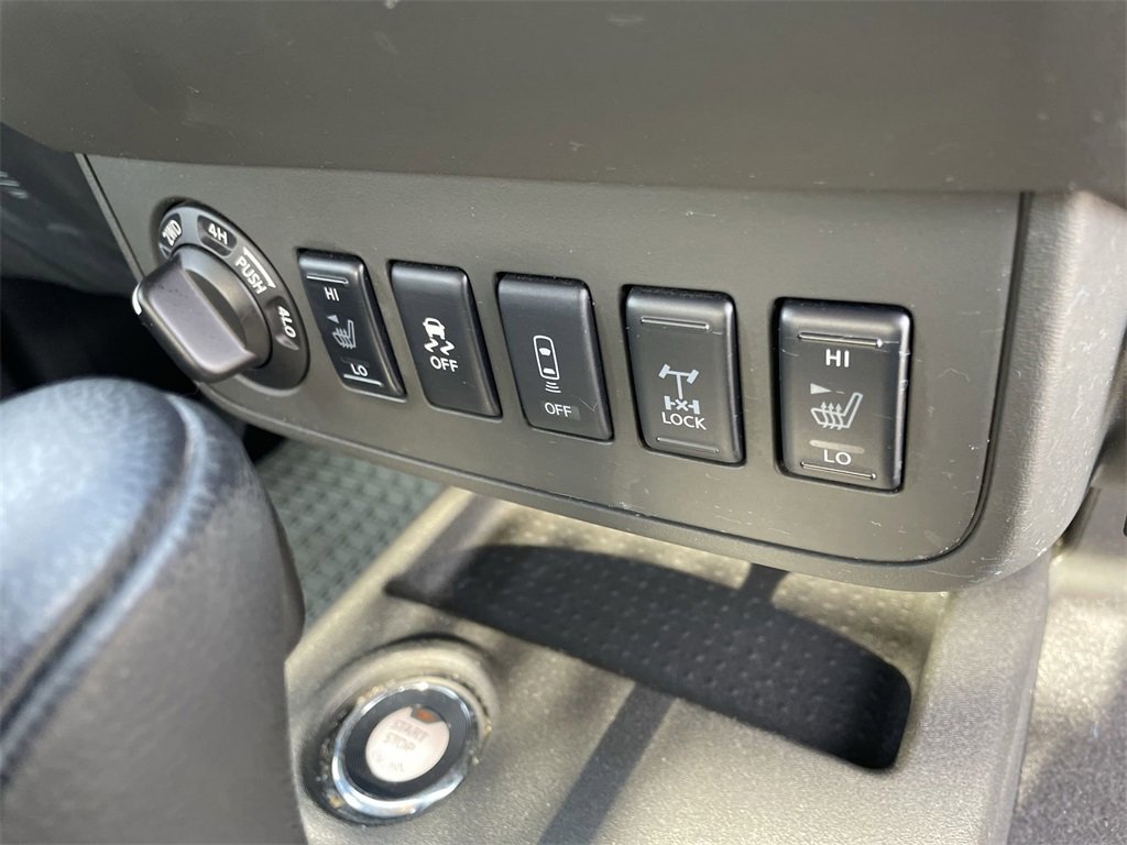 Used 2020 Nissan Frontier PRO-4X image 29