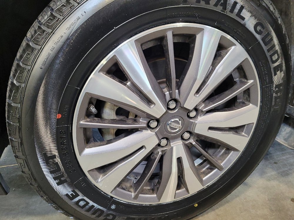 Used 2017 Nissan Pathfinder SV image 31