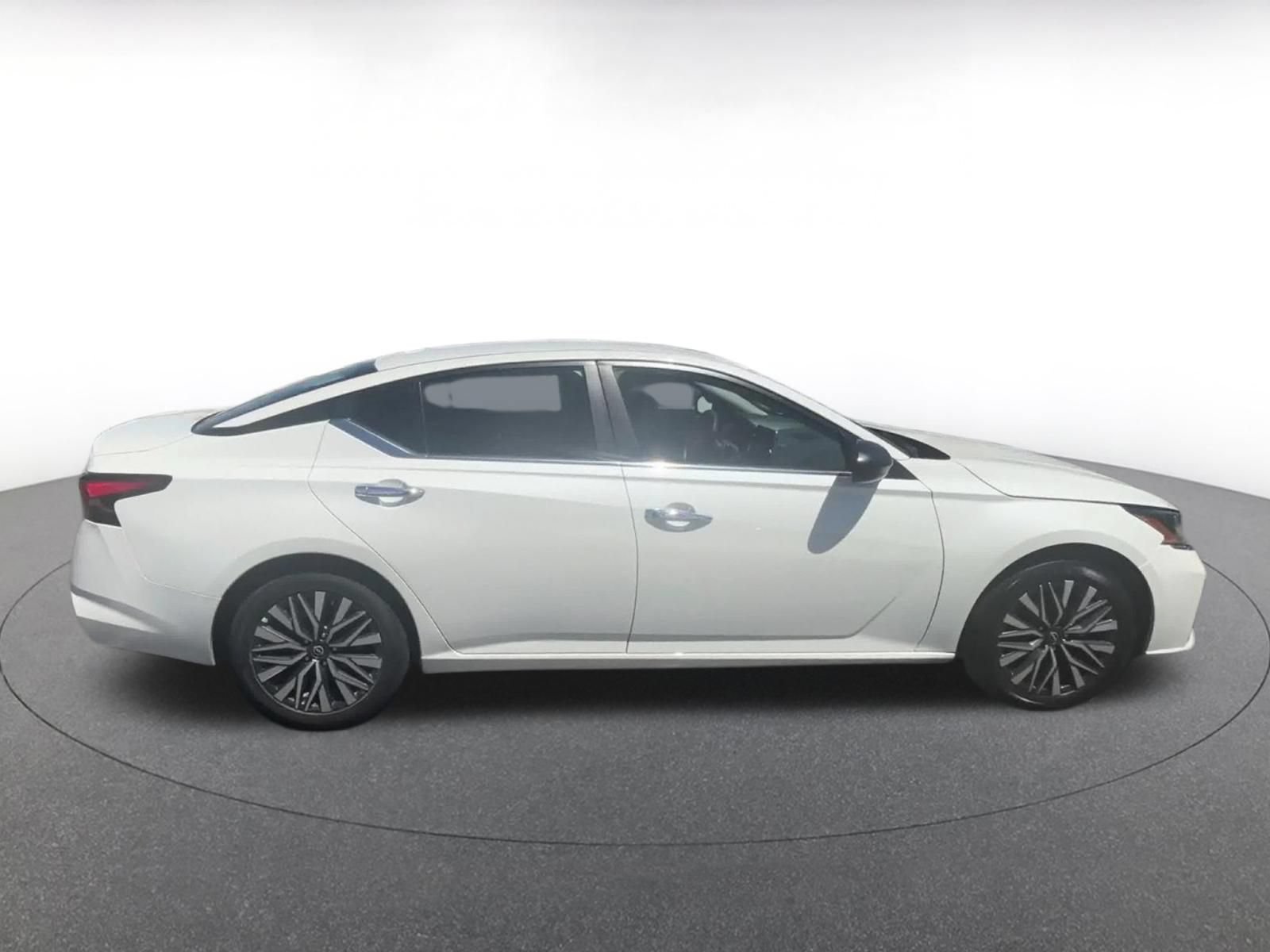 Used 2025 Nissan Altima 2.5 SV FWD image 16
