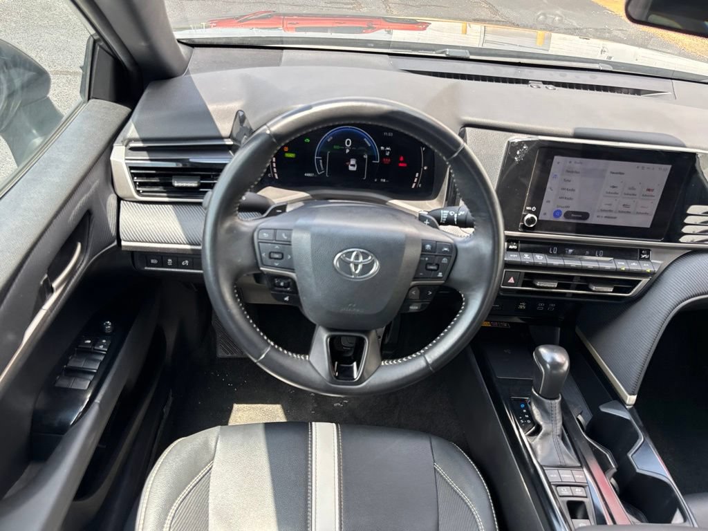 Used 2025 Toyota Camry SE FWD image 3