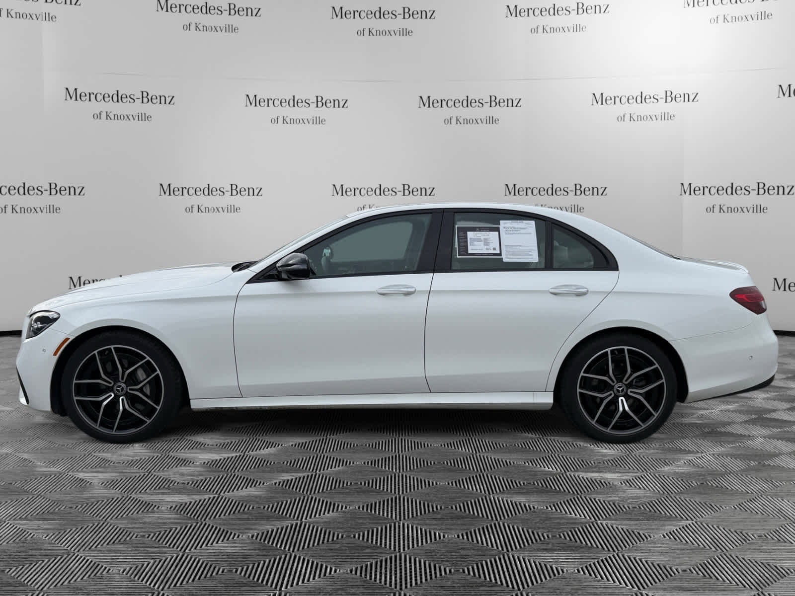Used 2022 Mercedes-Benz E 350 Sedan image 2
