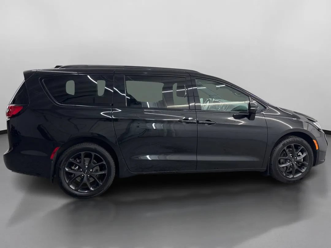 Used 2021 Chrysler Pacifica Limited w/ Premium & Safety Sphere Group AWD/4WD image 11