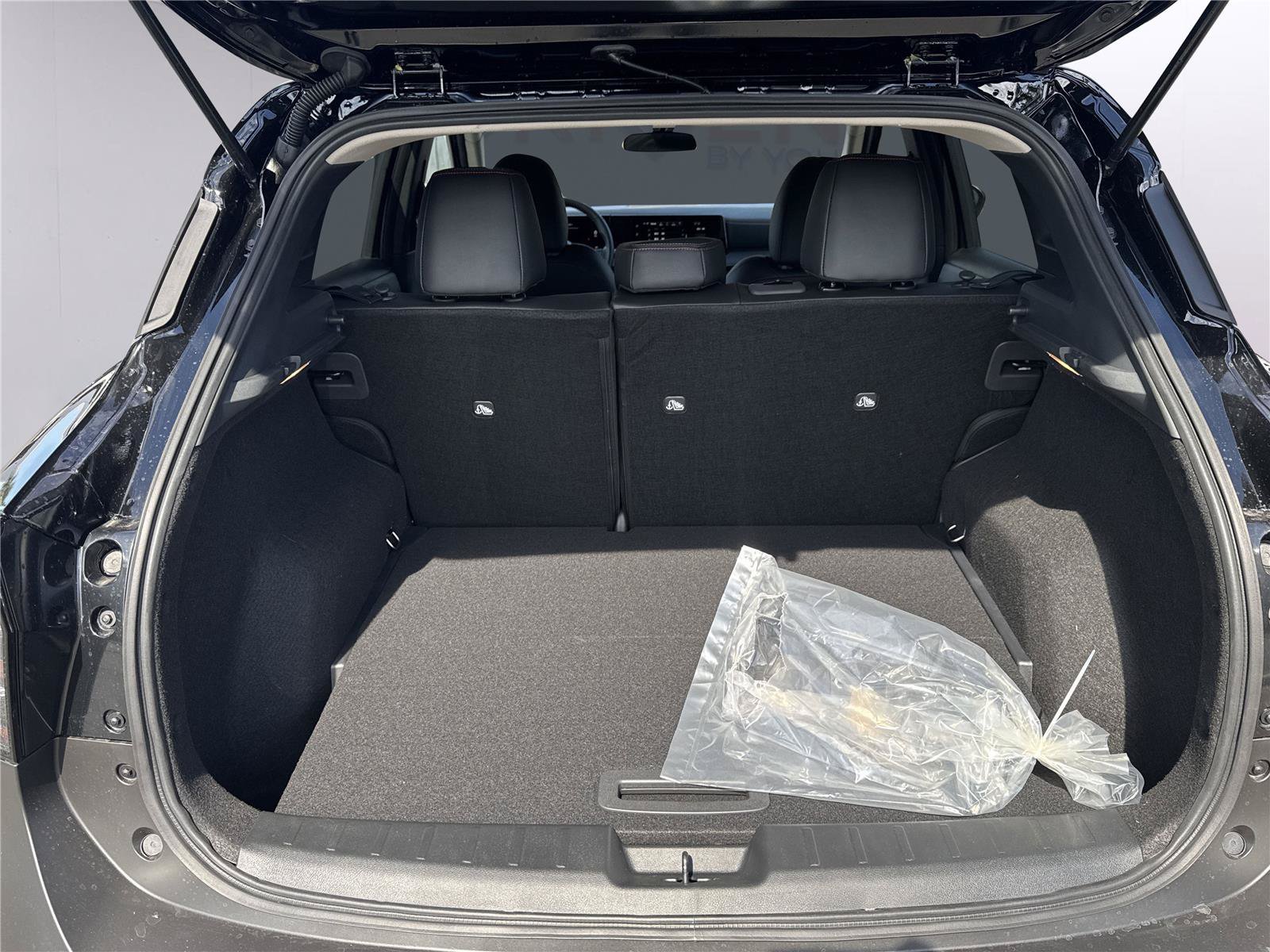 New 2026 Nissan Kicks SR FWD image 32