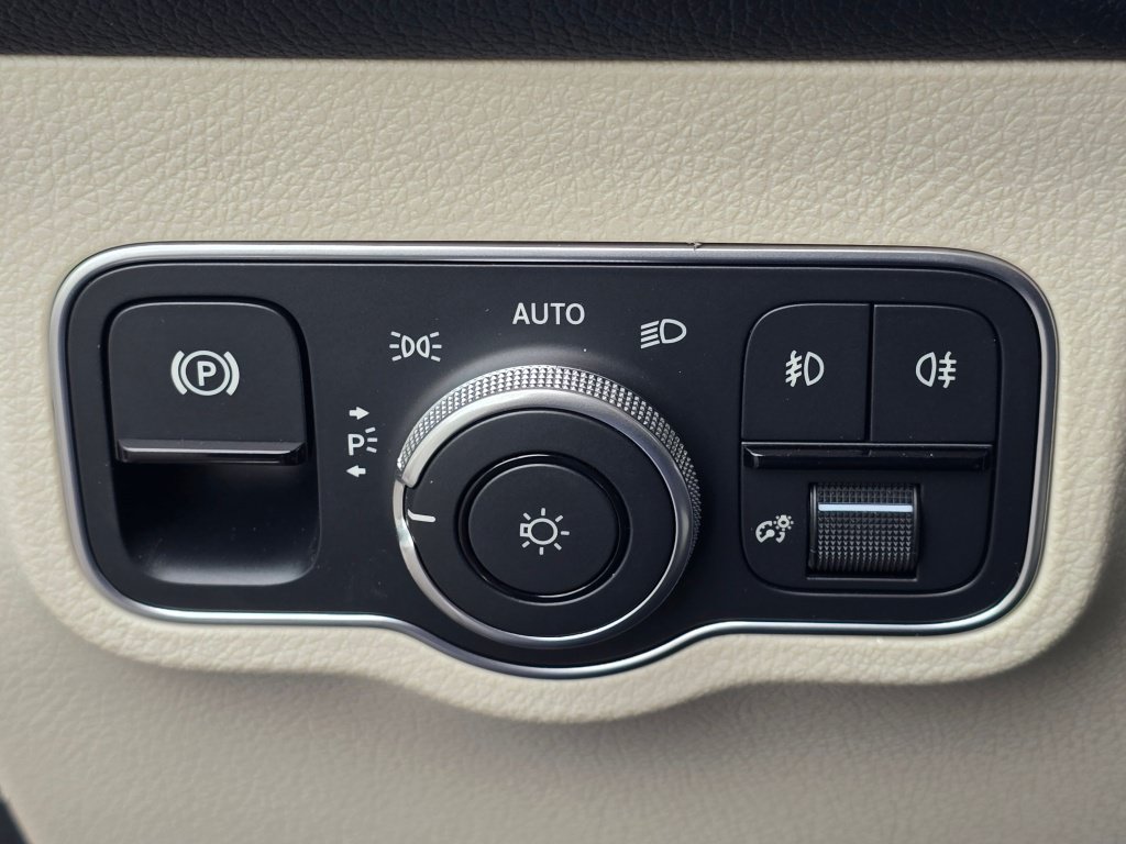 New 2026 Mercedes-Benz GLB 250 4MATIC image 38