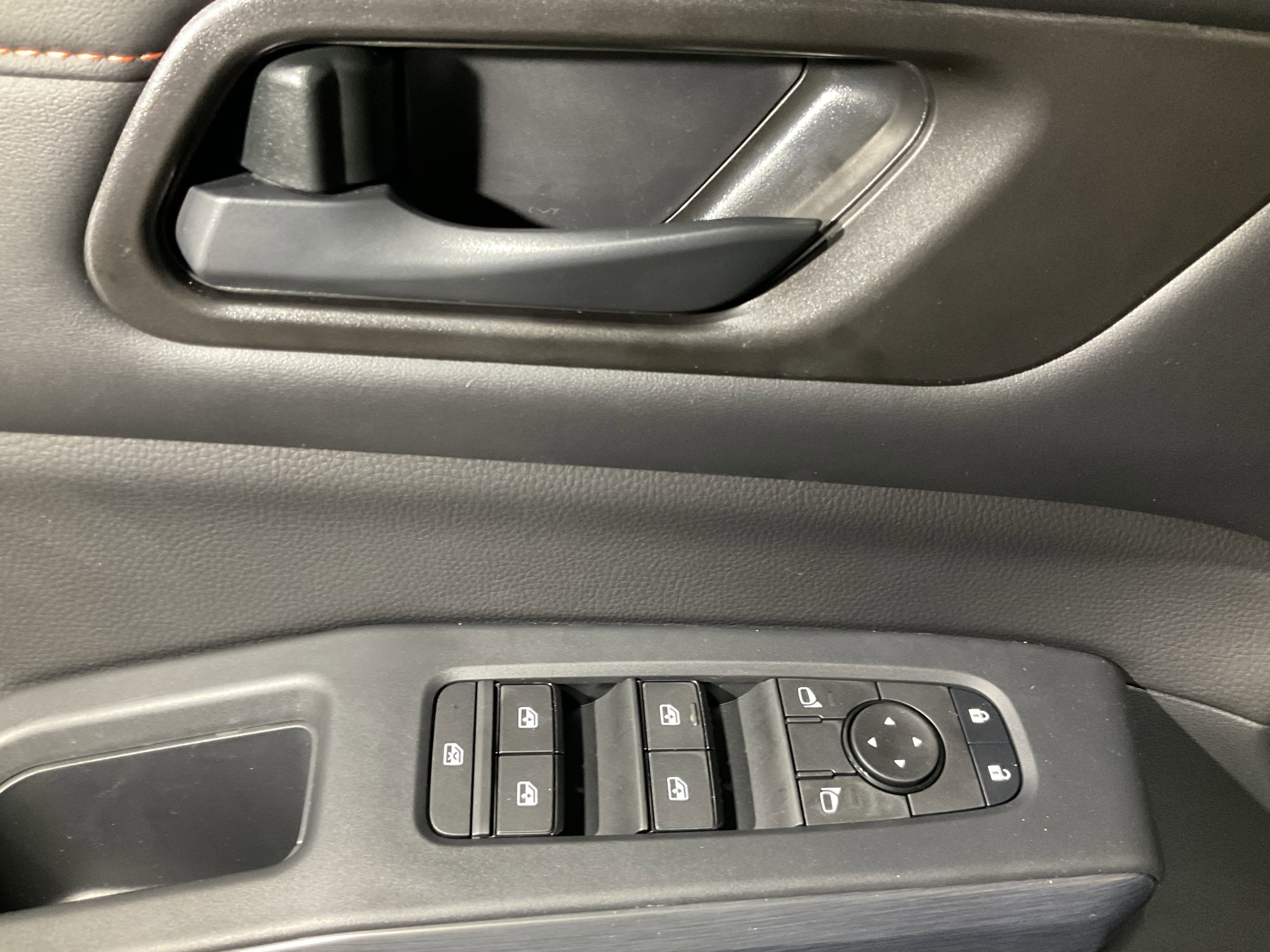 Used 2025 Nissan Pathfinder Rock Creek image 29