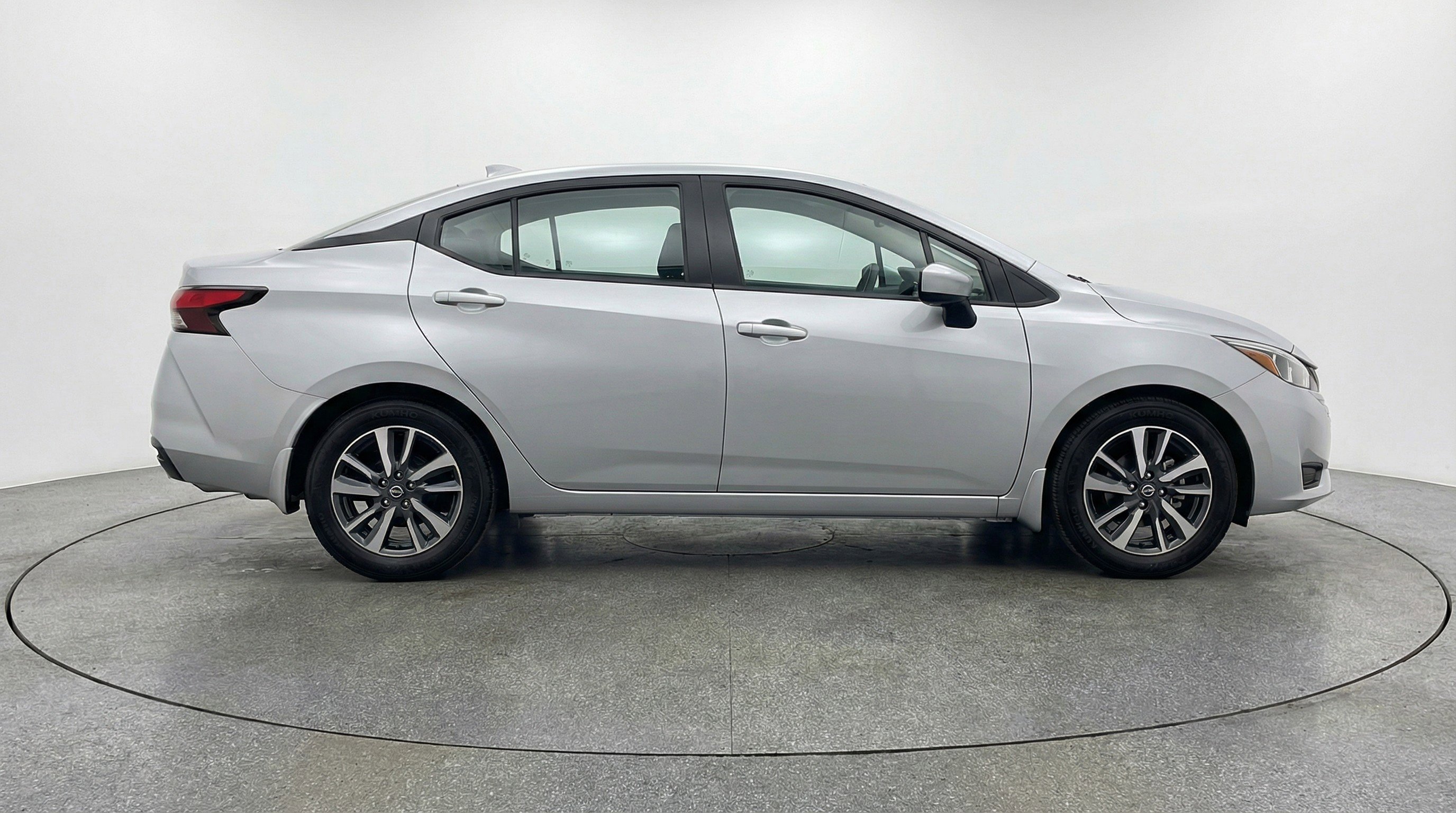 Used 2025 Nissan Versa SV FWD image 11