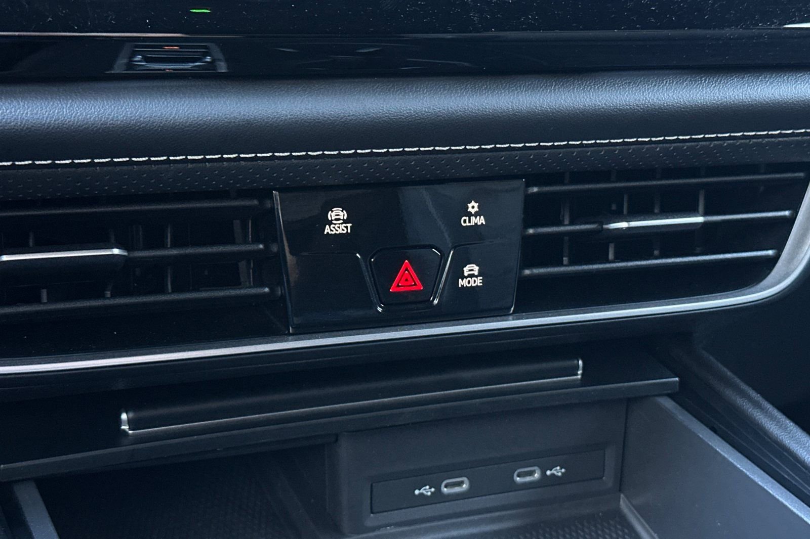 Used 2024 Volkswagen Atlas Cross Sport SE image 19