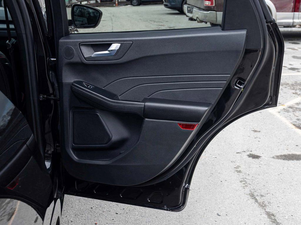 Used 2025 Ford Escape ST-Line Elite w/ Premium Technology Package image 15
