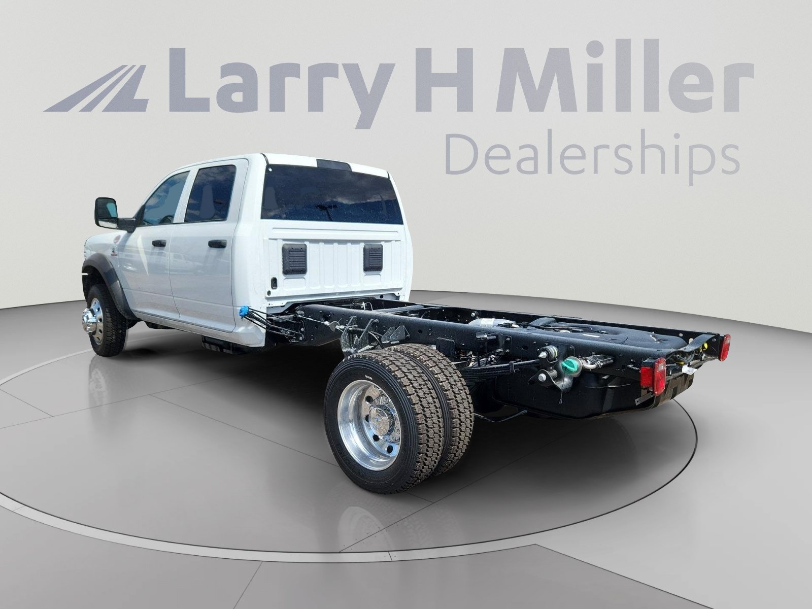 New 2025 RAM 5500 Tradesman AWD/4WD image 4
