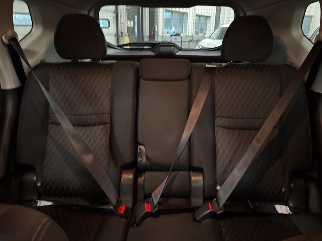 Used 2018 Nissan Rogue SV AWD/4WD image 27