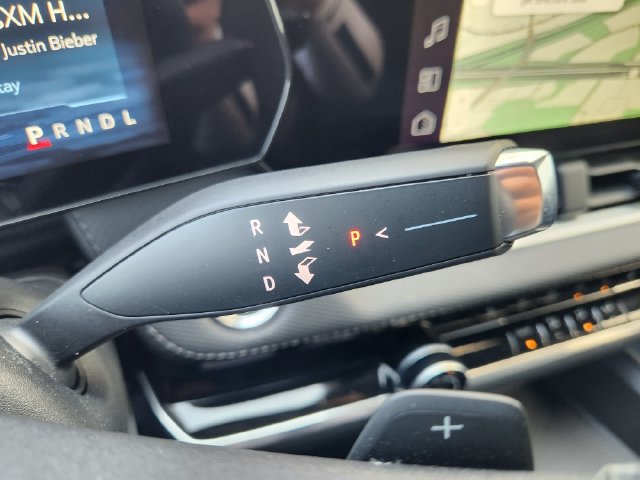Used 2026 Chevrolet Equinox LT FWD image 23