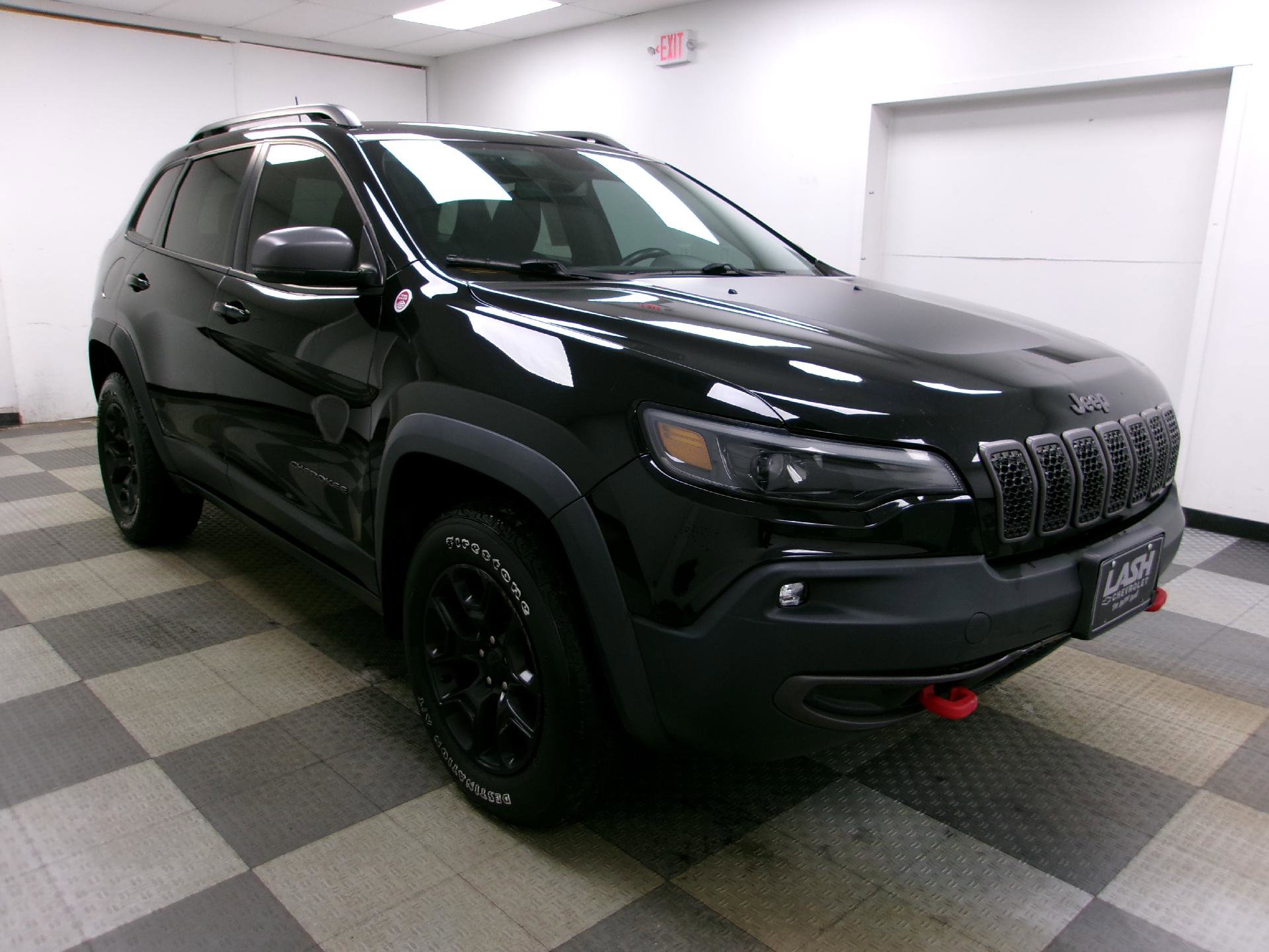 Used 2019 Jeep Cherokee Trailhawk w/ Cold Weather Group image 14