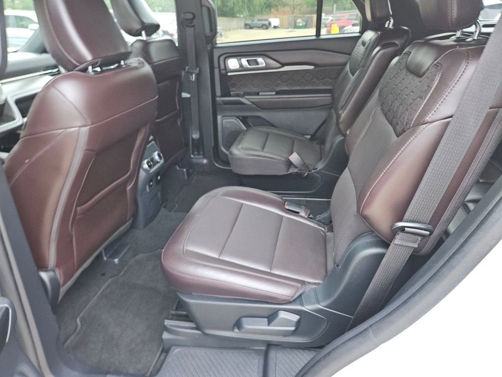 Used 2025 Ford Explorer Platinum w/ LUX Leather Package AWD/4WD image 28