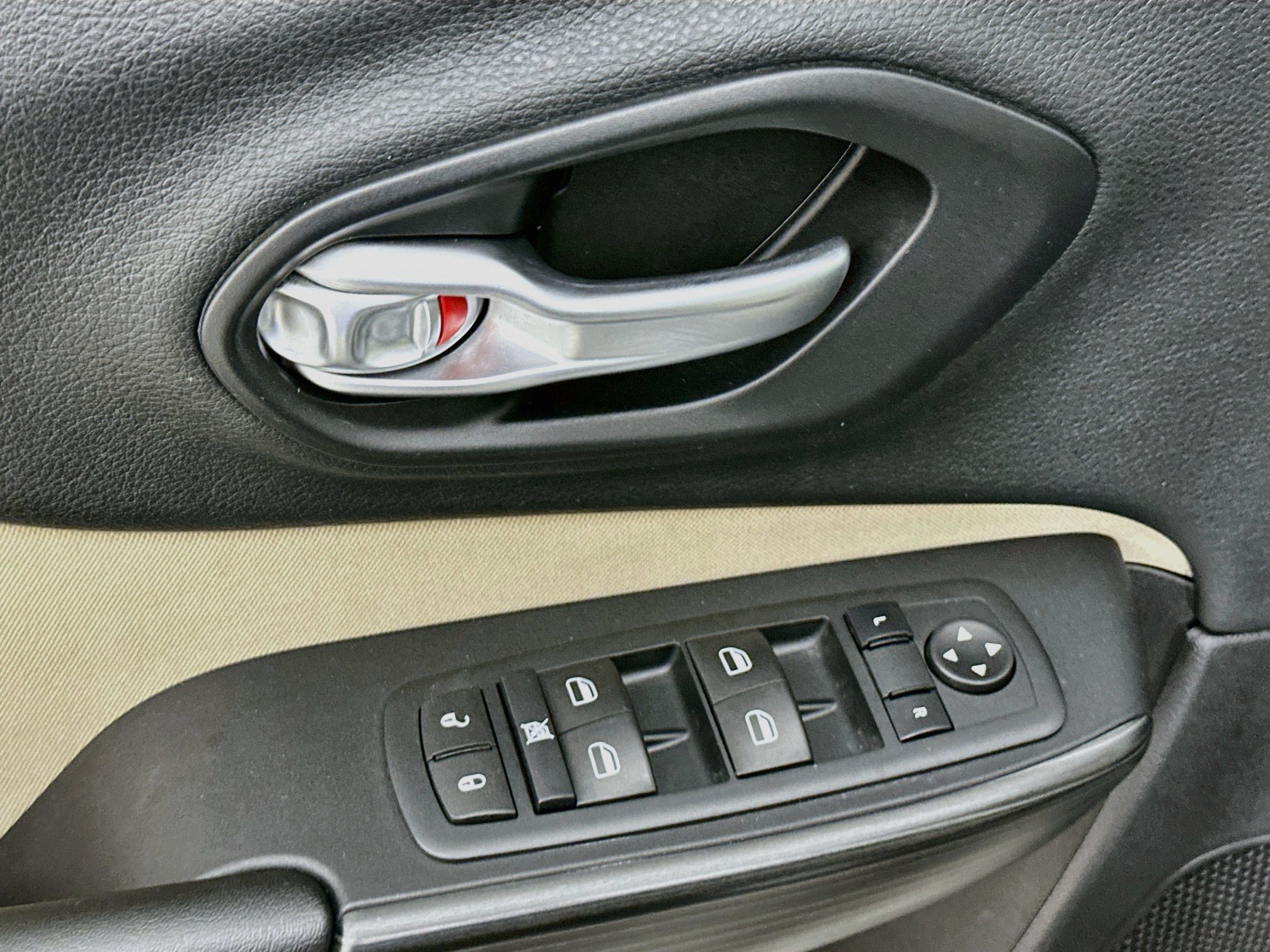 Used 2015 Jeep Cherokee Sport FWD image 15