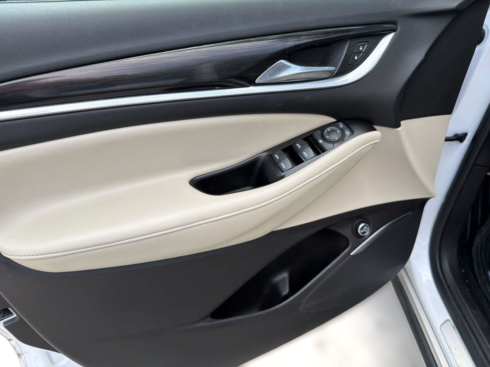 Certified 2018 Buick Enclave Essence FWD image 13