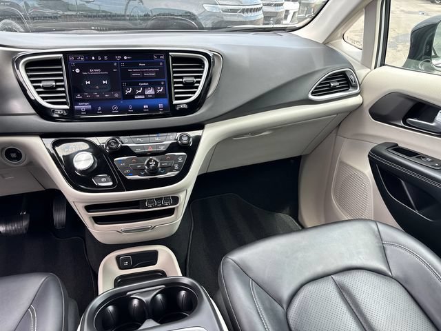 Used 2024 Chrysler Pacifica Touring-L FWD image 13