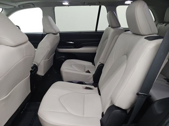 Certified 2024 Toyota Grand Highlander XLE image 30