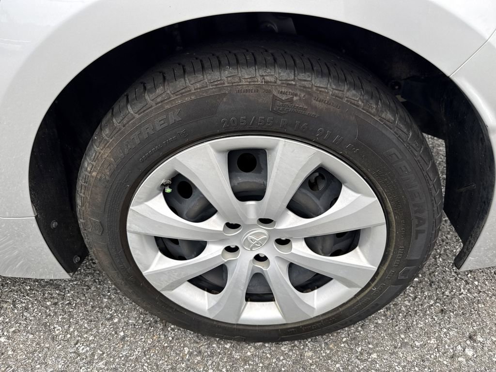 Used 2022 Toyota Corolla LE image 19