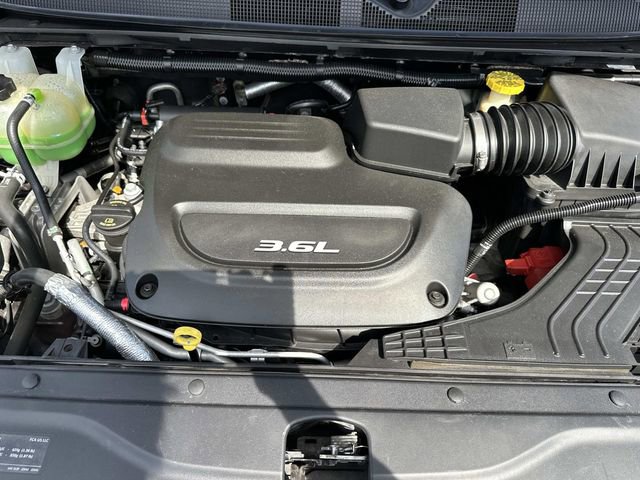 Used 2019 Chrysler Pacifica Touring-L Plus w/ S Appearance Package FWD image 10