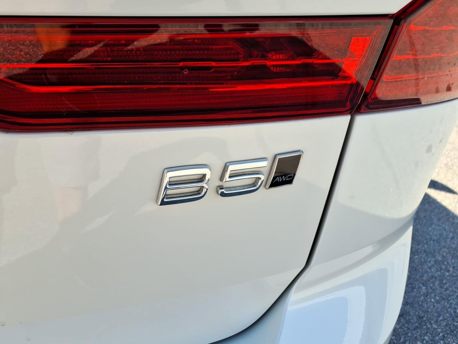 Certified 2024 Volvo XC60 B5 Plus AWD/4WD image 10