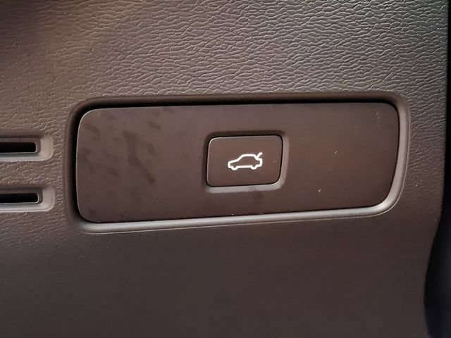 Certified 2026 Volvo XC40 B5 Plus AWD/4WD image 20