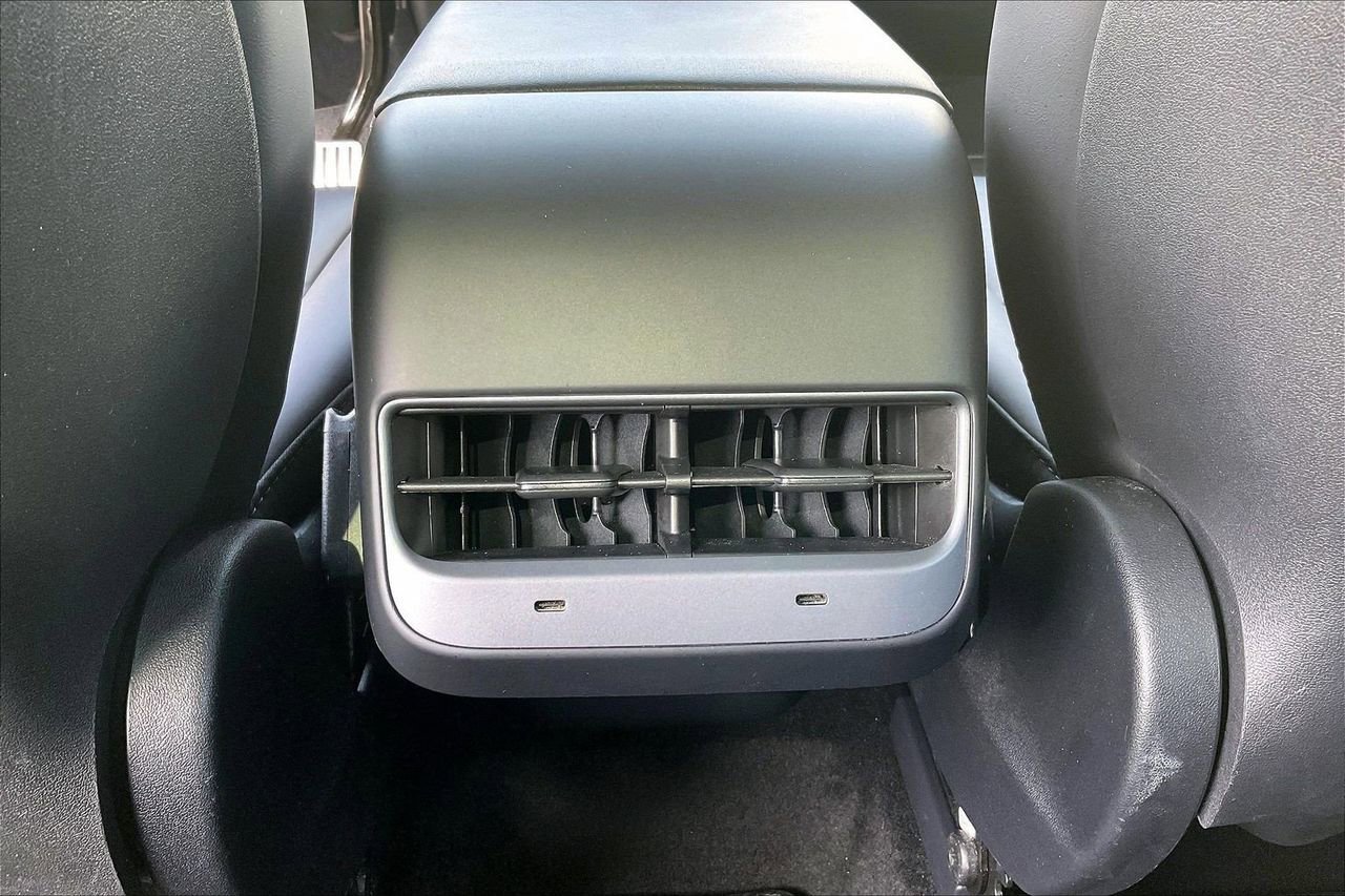 Used 2024 Tesla Model Y Performance image 18
